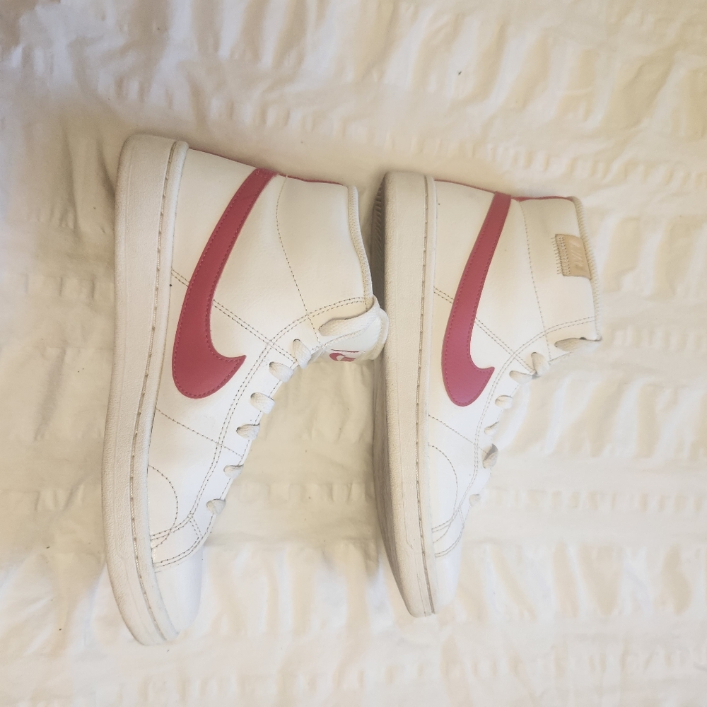 Womens Nike high top size 8